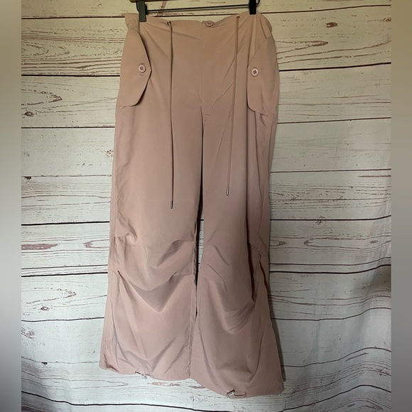 Halara Mid Rise Drawstring Multiple Pockets Casual Cargo Joggers Size Small - Picture 3 of 6